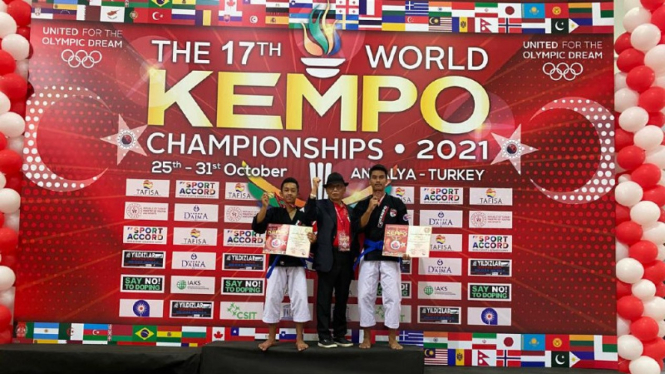 Aprilianus Marko Jolo Jahang (kiri) mendapat medali emas di Turki.