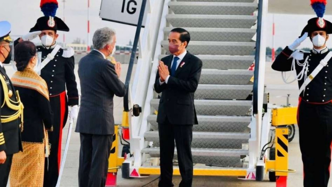 Presiden Jokowi tiba di Roma, Italia.