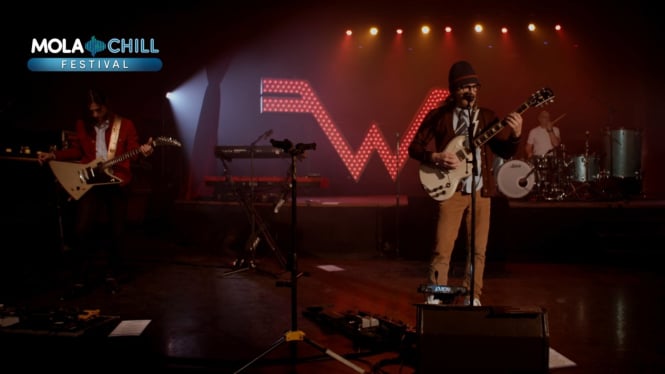 Weezer tampil di Mola Chill Festival London (29/10)