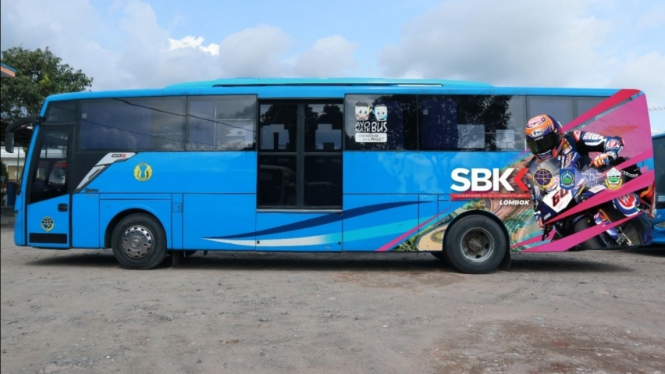 Bus yang disiapkan untuk jemput penonton WSBK. 