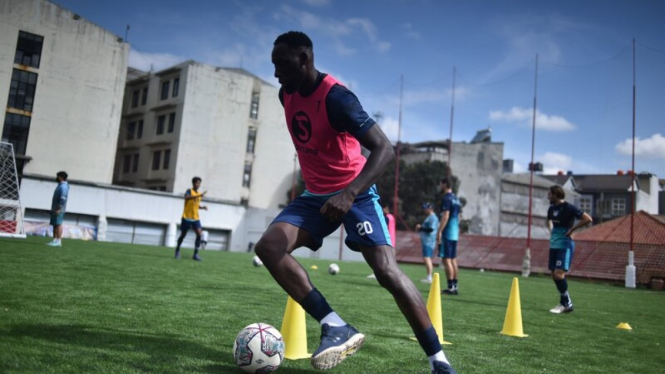 Bomber Persib Bandung, Geoffrey Castillion