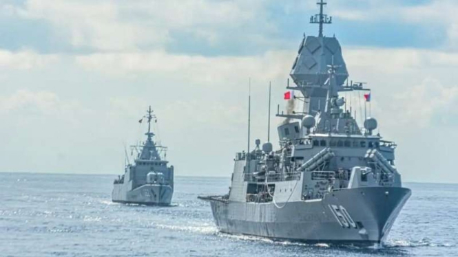 VIVA Militer: KRI Malahayati (362) buntuti kapal perang Angkatan Laut Australia