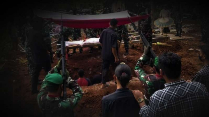 VIVA Militer: Prosesi pemakaman Pelda Sunarto
