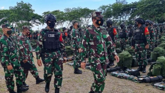 VIVA Militer: Brigjen TNI Pribadi Jatmiko cek kesiapan Satgas Pamtas RI-RDTL