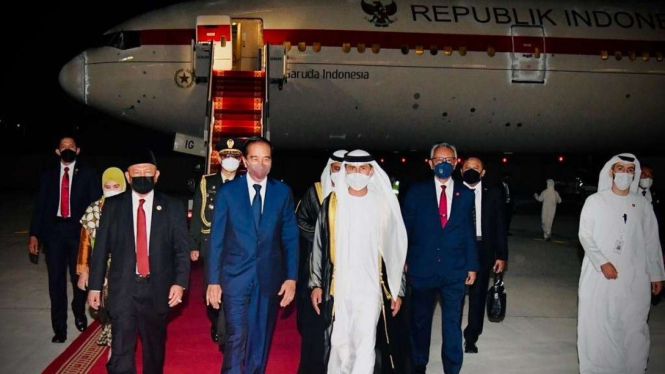 Presiden Joko Widodo tiba di Abu Dhabi, Persatuan Emirat Arab (PEA) .