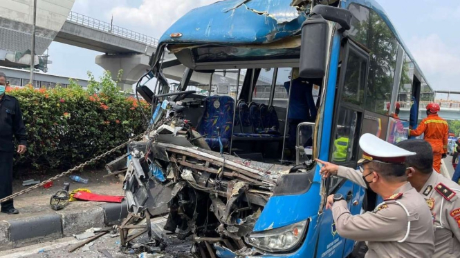 Kecelakaan maut bus Transjakarta di Jalan MT Haryono, Cawang, Jaktim.