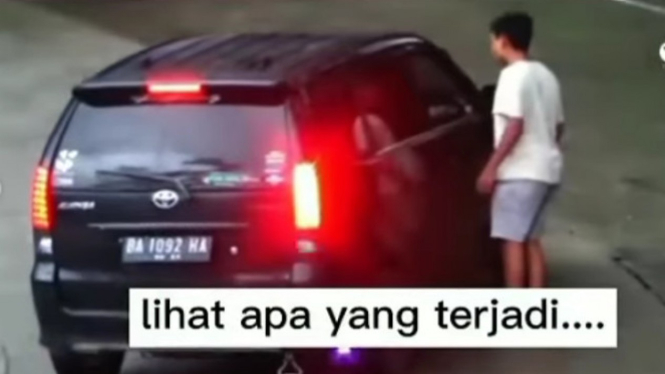 Viral Bocah Penyelamat Mobil di Tanjakan