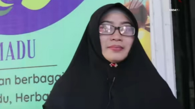 Seorang wanita mantan missionaris, Siti Ainun Khalifah.