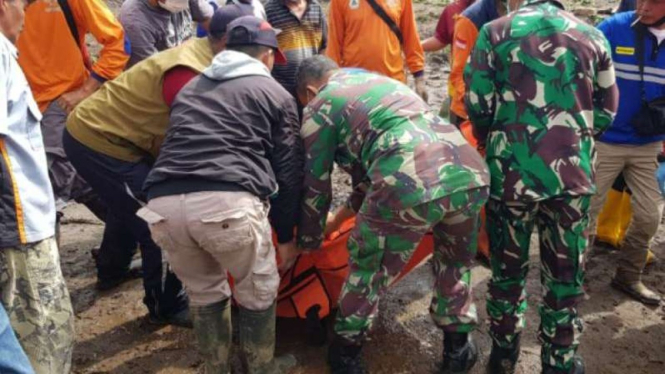 Tim gabungan kembali menemukan korban tewas akibat banjir bandang di Kota Batu.