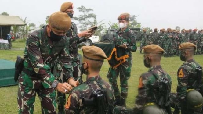 VIVA Militer: Mayjen TNI Totok Imam sematkan brevet Artileri Medan (Armed)