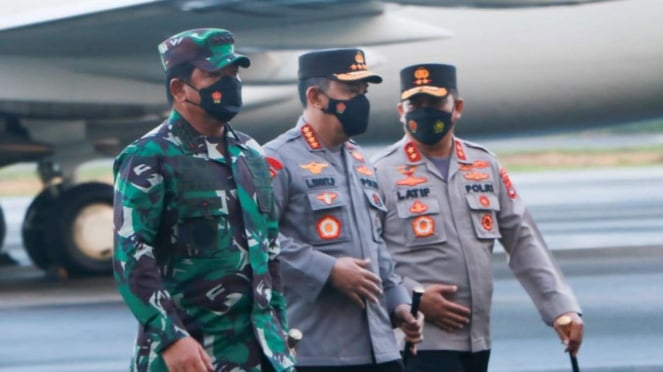  Panglima TNI Marsekal TNI Hadi Tjahjanto dan Kapolri Jenderal Listyo Sigit.