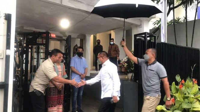 Wakil Ketua DPR Lodewijk Freidrich Paulus di Rumah Jenderal Andika Perkasa