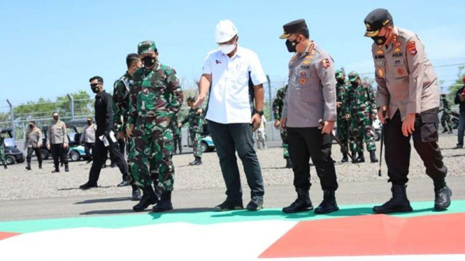 Panglima TNI dan Kapolri saat meninjau sirkuit Mandalika di NTB
