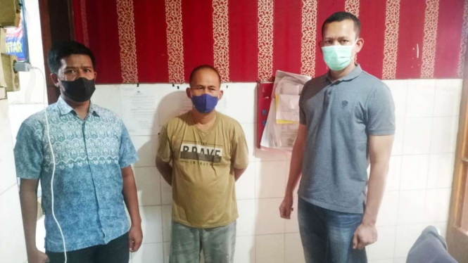 S (tengah) Pelaku Pencabulan di Kota Pematangsiantar Sumatera Utara