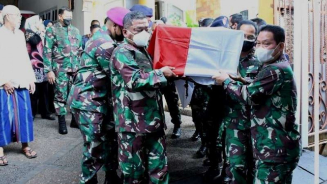 VIVA Militer: Prosesi pemakaman alm. Laksma TNI Tedjo Sukmono