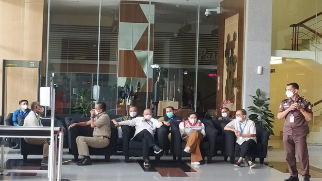 Pemprov DKI Jakarta dan JakPro mendatangi kantor KPK serahkan dokumen Formula E