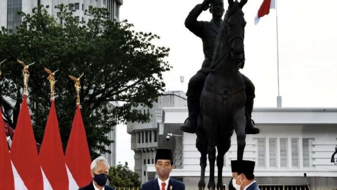 Patung Bung Karno yang terletak di Lapangan Bela Negara kantor Prabowo