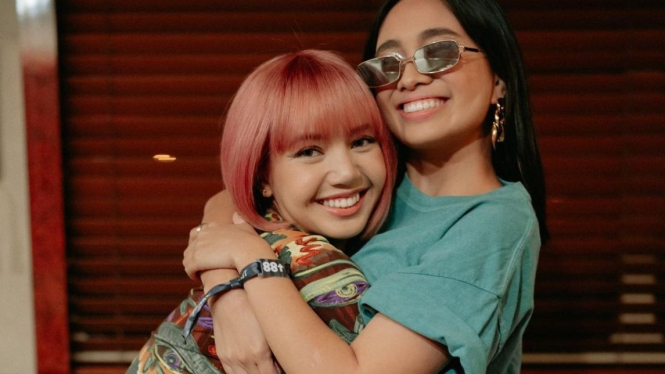 Niki Zefanya dan Lisa Blackpink