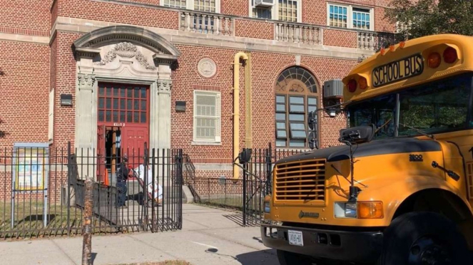 Bus sekolah di Kota New York City, Amerika Serikat.