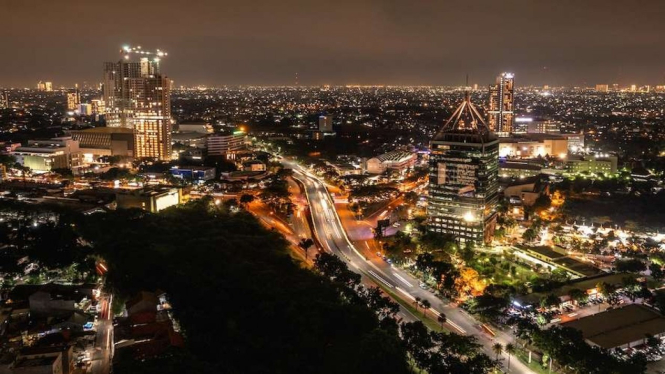 Pemandangan Bintaro Jaya di Malam Hari.