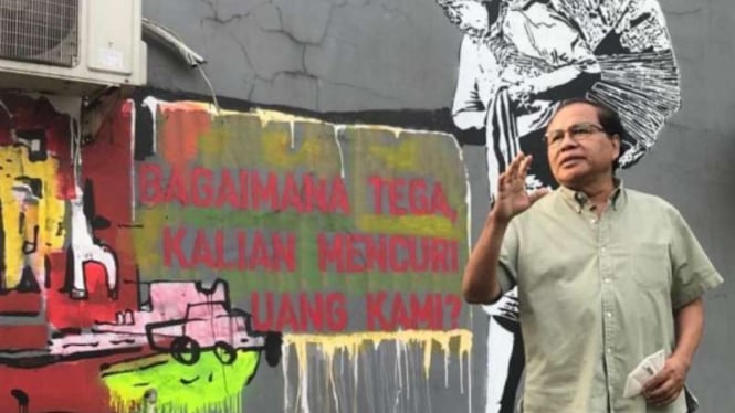 Rizal Ramli mengunjungi pameran mural di Tangerang.