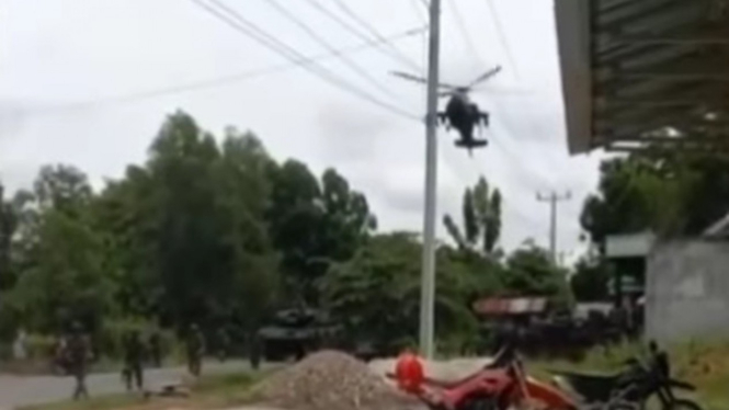 Viral Helikopter Terbang Rendah Warung Pempek Porak-Poranda