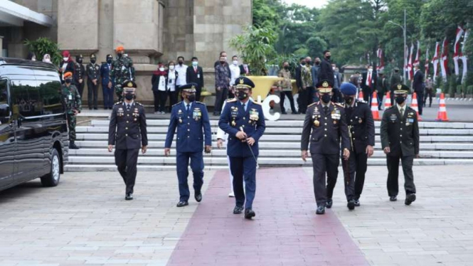 VIVA Militer: Panglima TNI hadiri Peringatan Hari Pahlawan 2021 di TMPN Kalibata