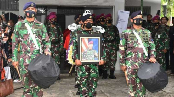 VIVA Militer: Upacara pemakaman Almarhum Letkol Mar Tony Simbolon