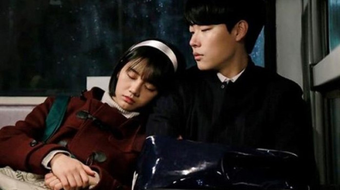 Lee Hyeri and Ryu Jun Yeol