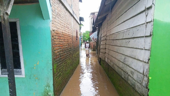 Banjir merendam rumah warga di Kota Medan 