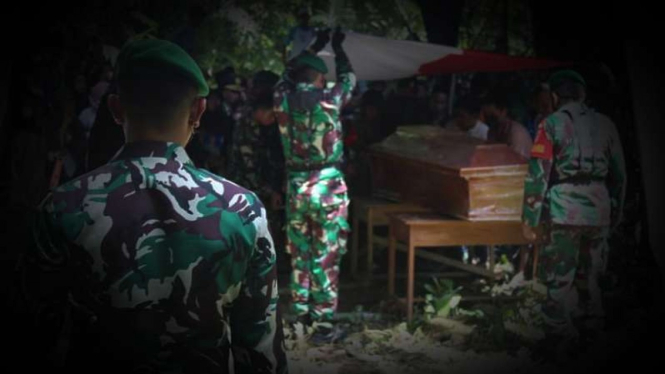 VIVA Militer: Prosesi pemakaman Serma Ilham