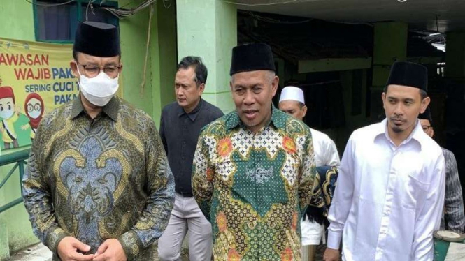 Gubernur DKI Jakarta Anies Baswedan menemui Ketua PWNU Jatim KH Marzuki Mustamar