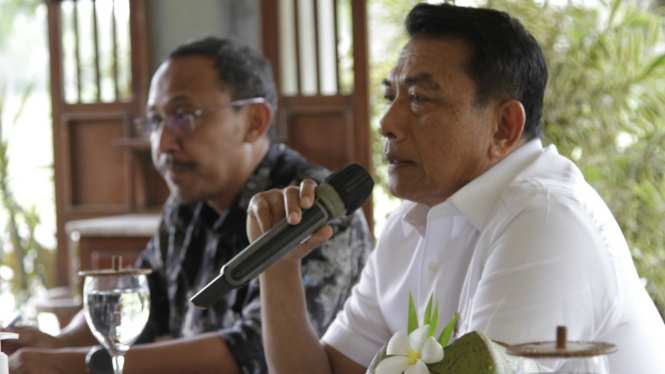 Kepala Staf Kepresidenan Moeldoko berdiskusi bersama jurnalis di Malang, Jawa Timur, Jumat, 12 November 2021.