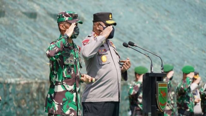 Pangdam dan Kapolda papua saat memimpin apel gelar pasukan pengaman presiden