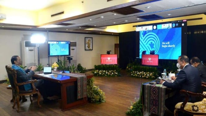 Presiden Jokowi menghadiri KTT APEC secara virtual dari NTB.