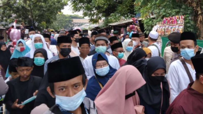 Ribuan jemaah menghadiri peringatan haul Syeh Abdul Qodir Jailani di Tangerang.