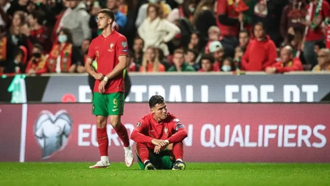 Ronaldo menangis saat Timnas Portugal gagal lolos langsung ke Piala Dunia
