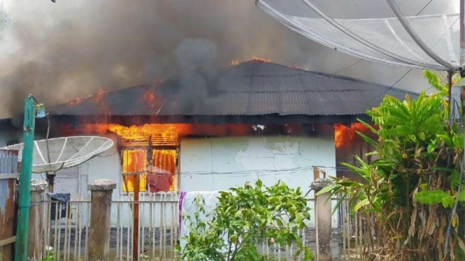 Tiga rumah milik Dinas Kesehatan di Jambi terbakar