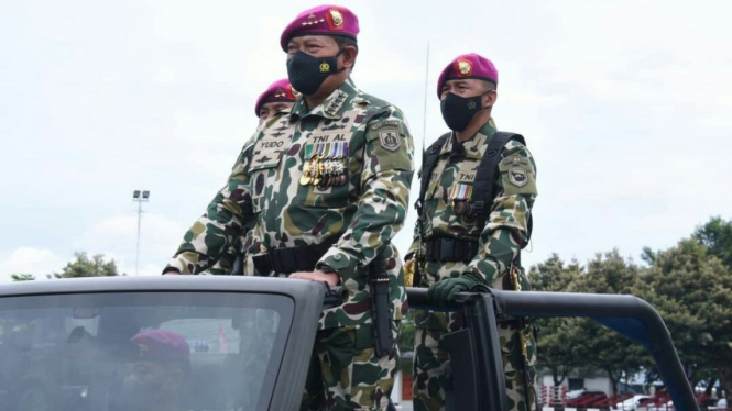 VIVA Militer: Laksamana TNI Yudo Margono (depan) dan Mayjen TNI (Mar) Suhartono