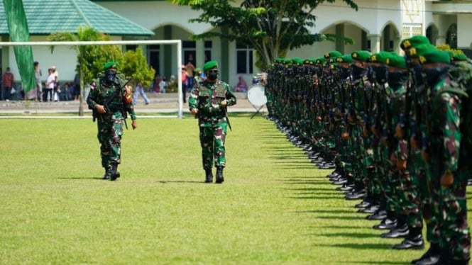 VIVA Militer: Pangdam I/Bukit Barisan, Mayjen TNI Hassanudin, mengecek pasukan