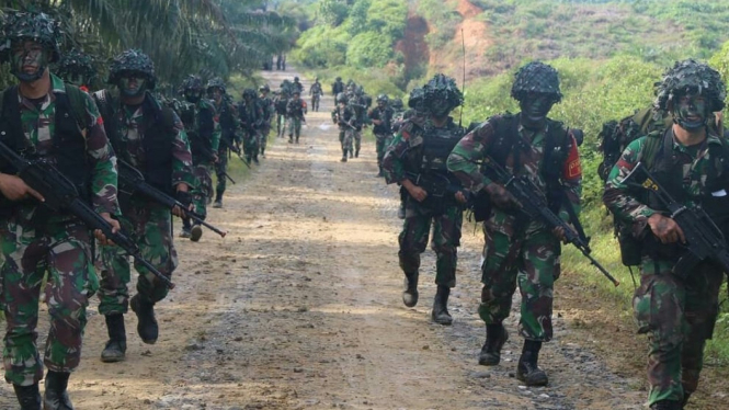 VIVA Militer: Pasukan Yonif Raider 100/Prajurit Setia