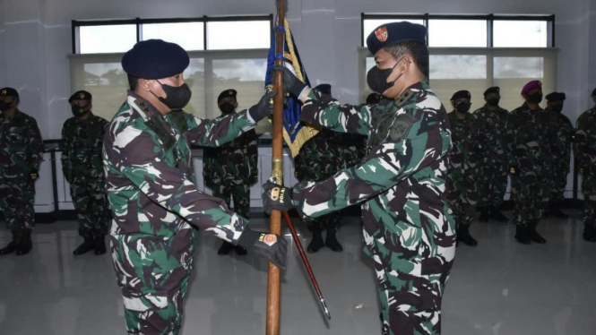 VIVA Militer: Laksda TNI Irvansyah pimpin sertijab Dandenintel Koarmada III