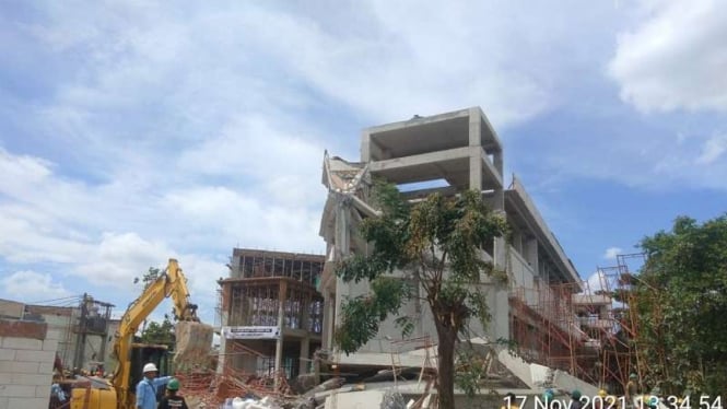 Bangunan SMAN 96 Jakarta Barat ambruk