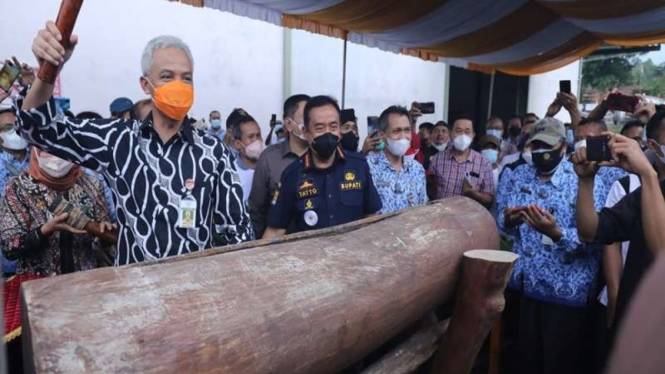 Gubernur Jawa Tengah Ganjar Pranowo meresmikan Badan Usaha Milik Petani (BUMP)