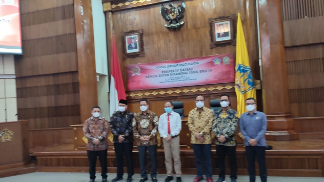 Focus Group Discussion (FGD) dengan tema Perspektif Daerah Menuju Sistem Bikameral yang Efektif, di Universitas Udayana Bali, (17/11/2021).