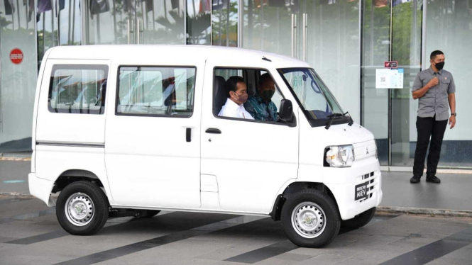 Presiden Jokowi jajal Minicab MiEV di GIIAS 2021