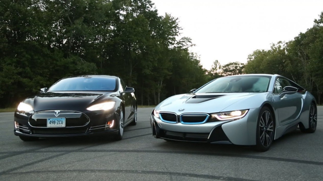 Mobil Listrik BMW dan Tesla.