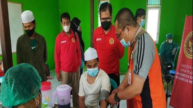 Vaksinasi massal pelajar, siswa dan masyarakat di Kalimantan Selatan