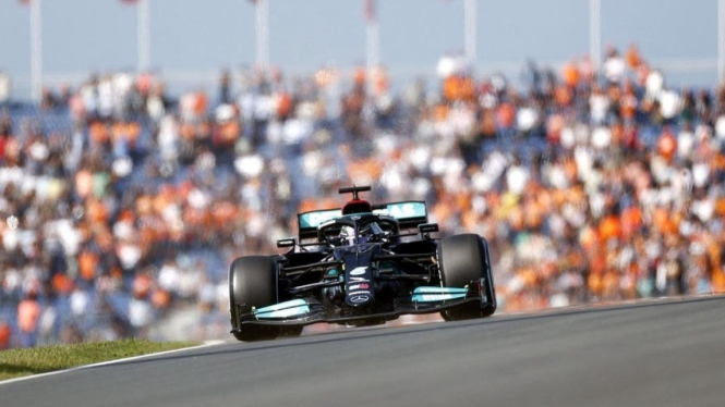 Pebalap Mercedes, Lewis Hamilton