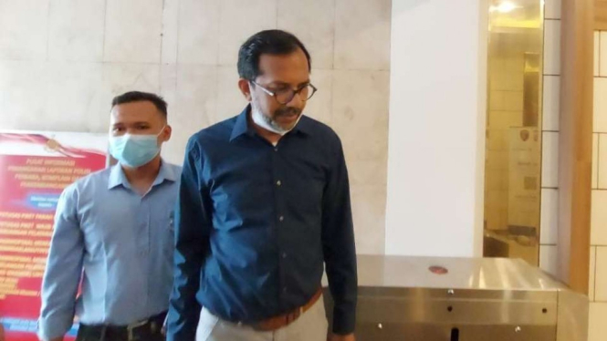 Direktur Lokataru Haris Azhar datangi Polda Metro Jaya.